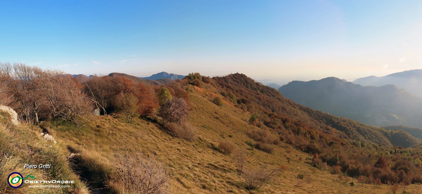 53 In discesa sul sent. 596 verso il Pizzo Cerro.jpg